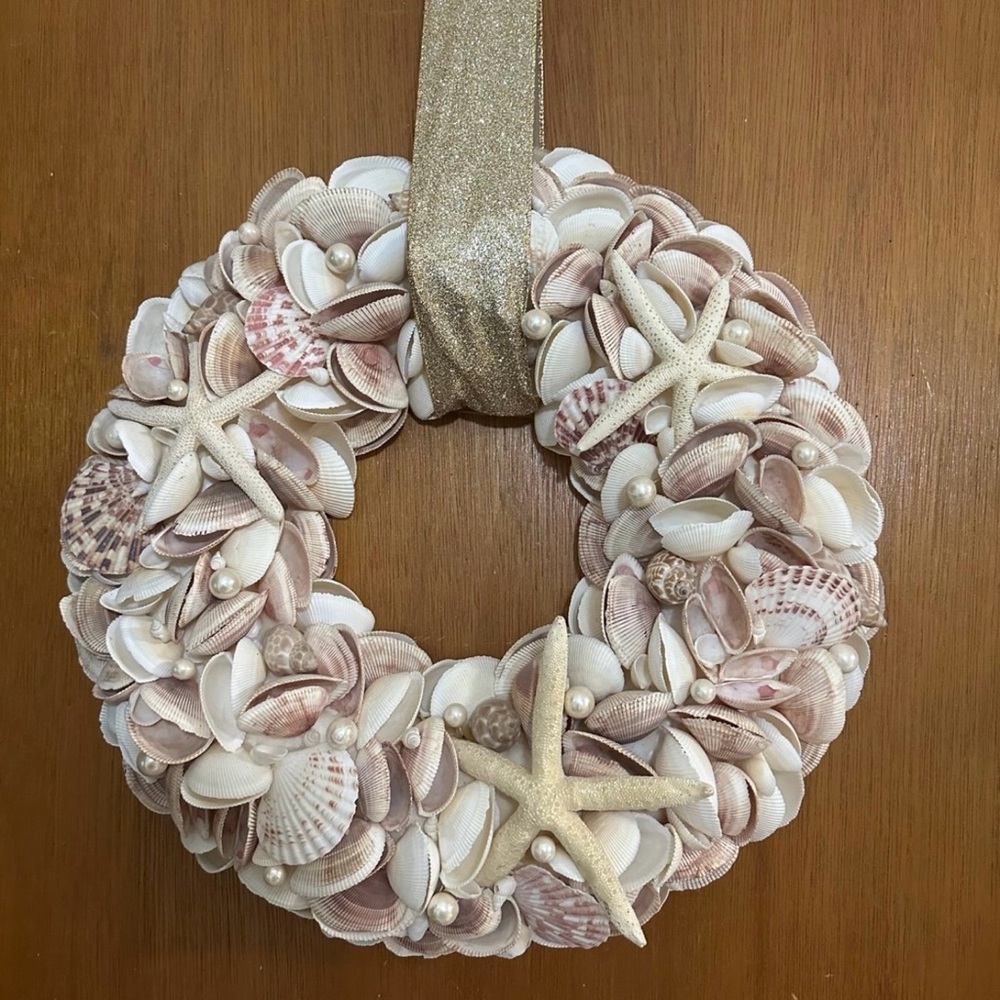 Elegant Seashell Holiday Wreath with Gold Ribbon